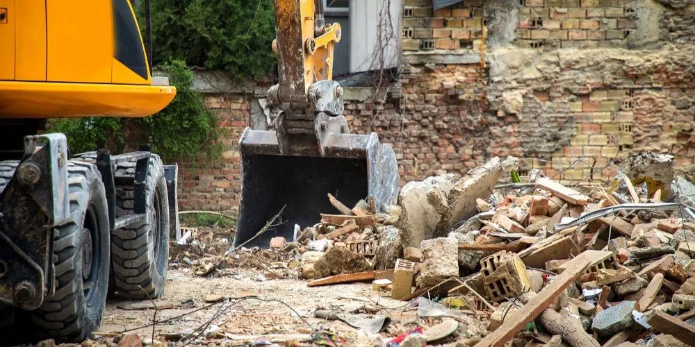 Как сносят дома: методы, способы и спецтехника для демонтажа Как сносят дома